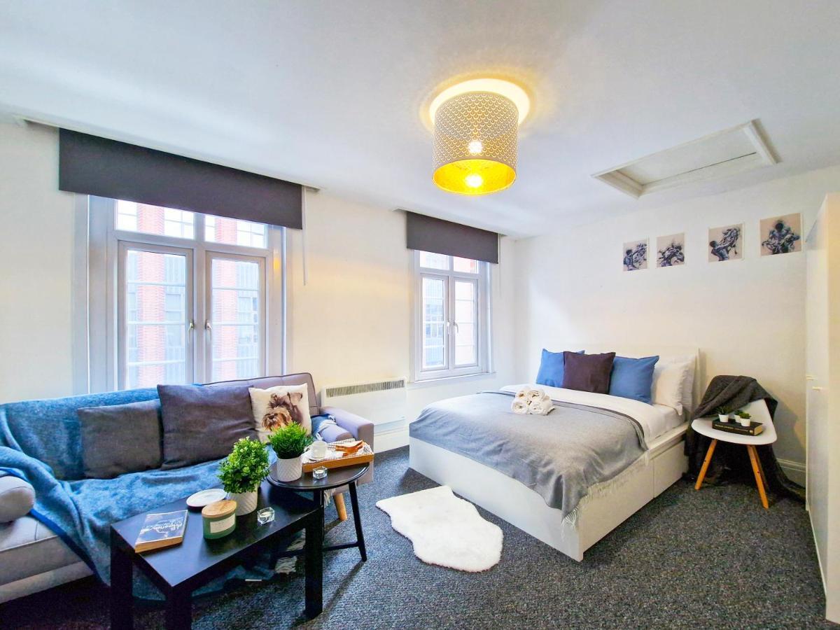 Spacious Room With Sofa Londres Extérieur photo